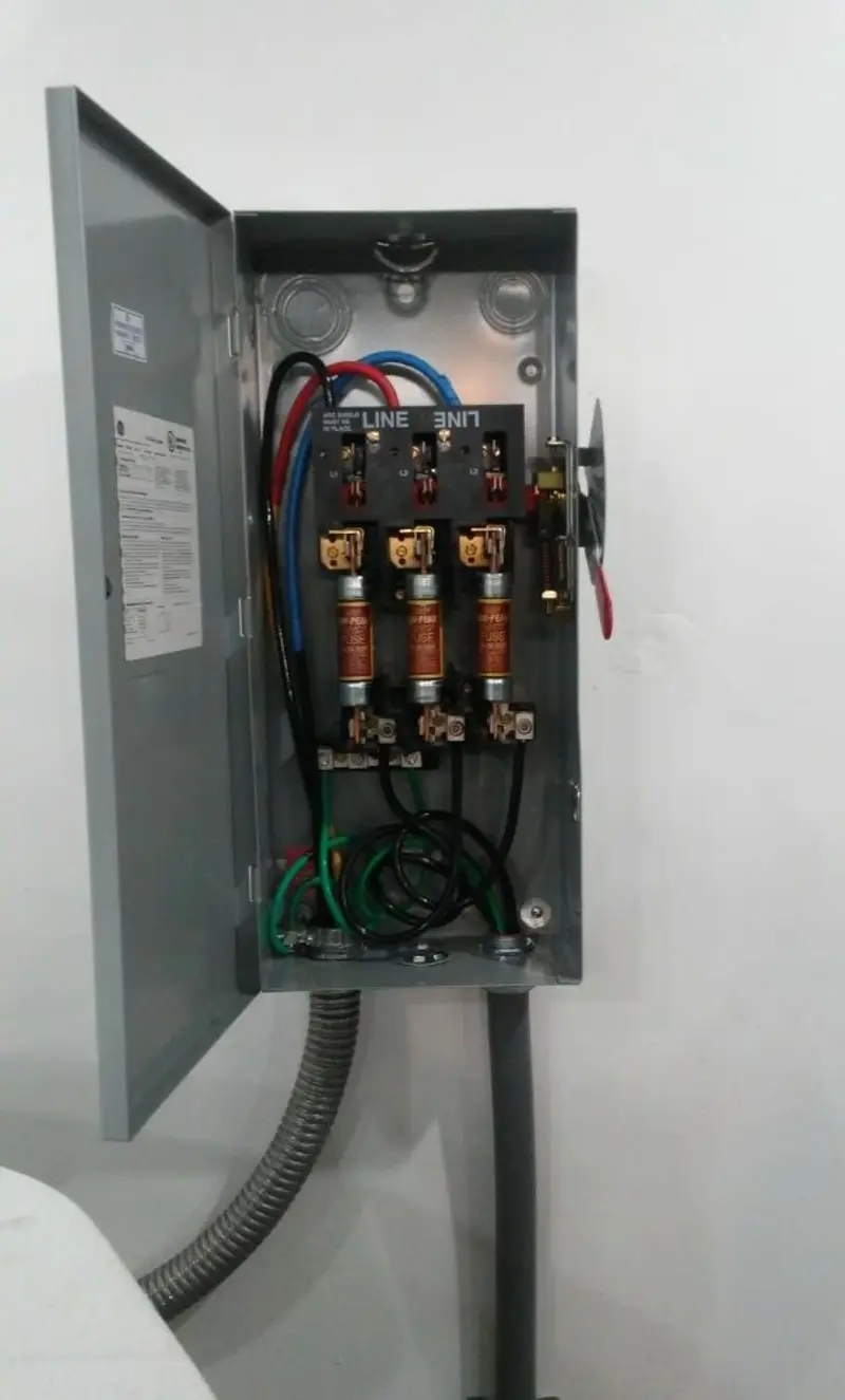 Three-phase disconnect switch installed for Smoke Detector Installation in Lexington